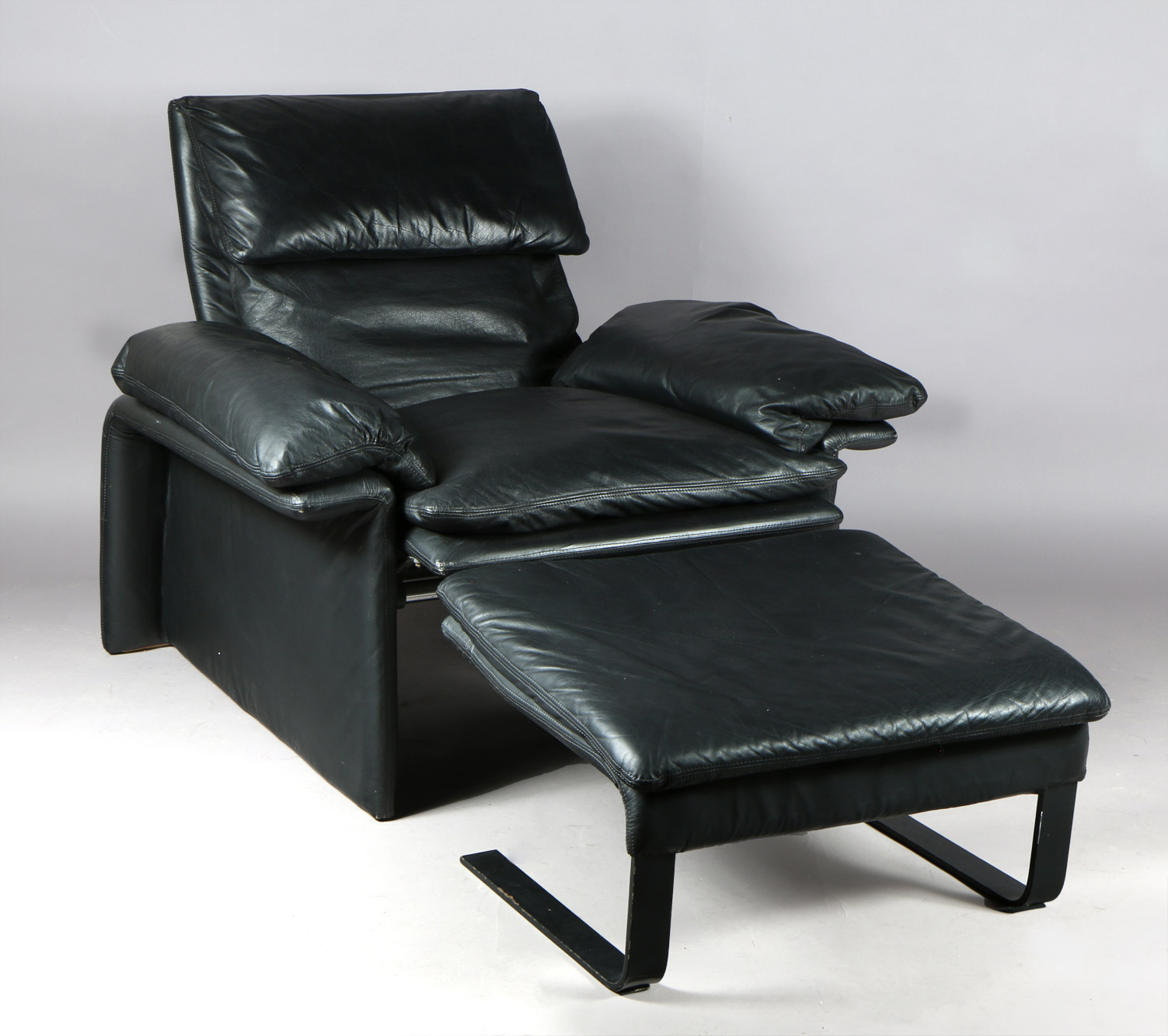  PAR DE SILLONES ITALIANOS RECLINABLES CON APOYAPIES.