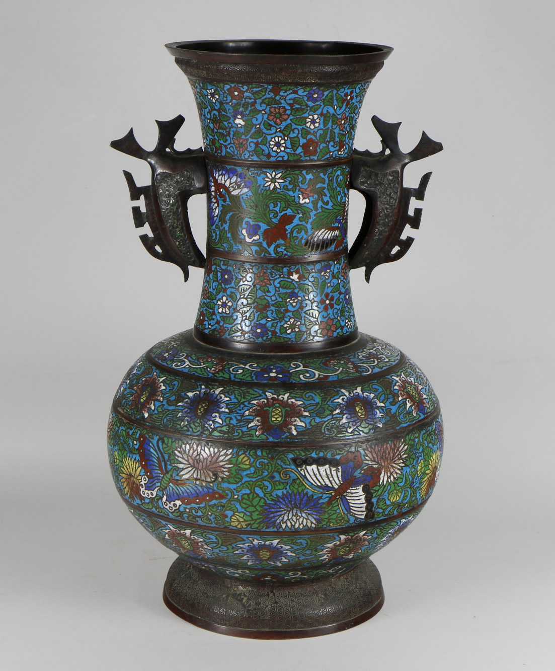  ANTIGUA ANFORA CHINA DE BRONCE CLOISONNE. 