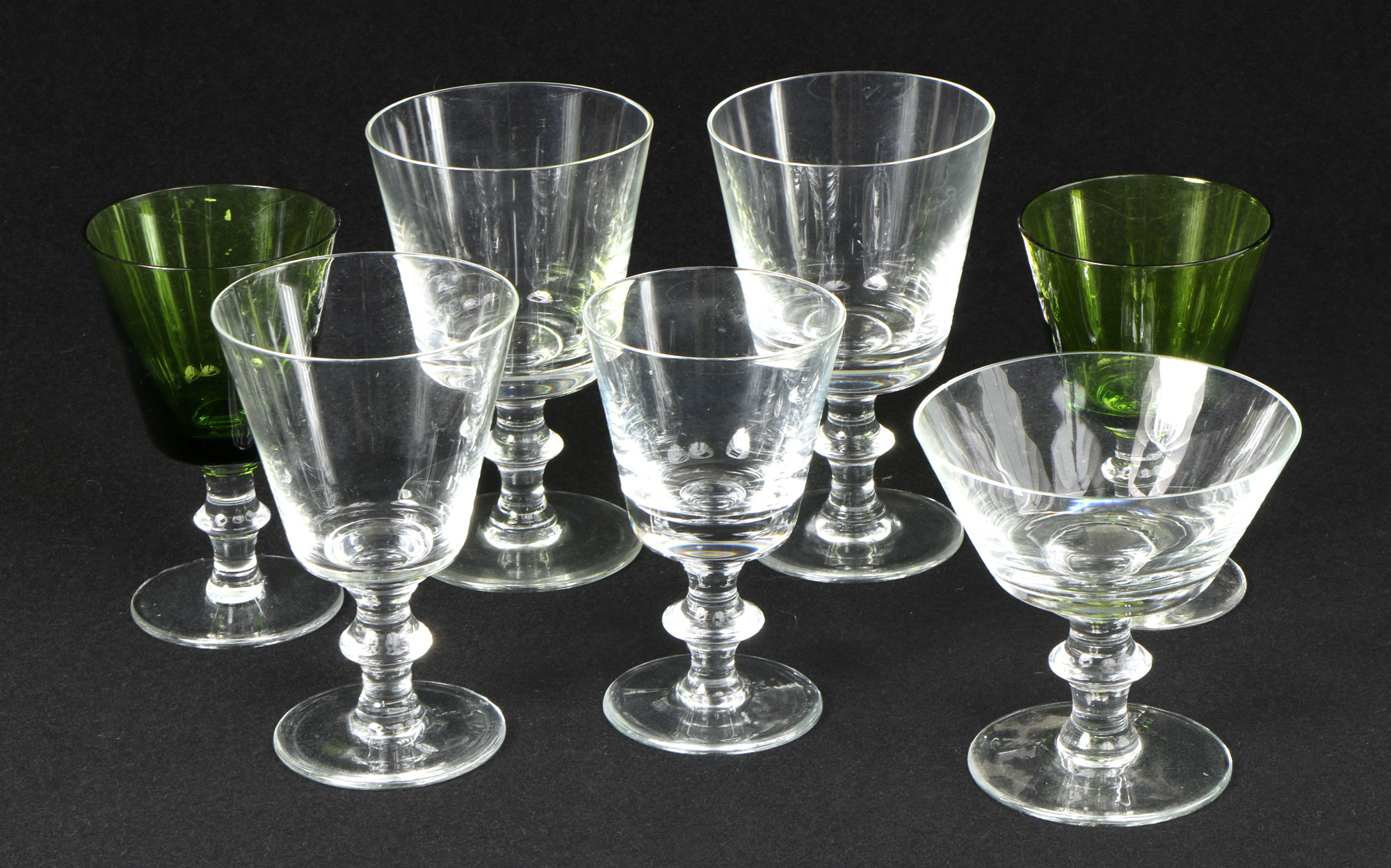  JUEGO DE COPAS DE MEDIO CRISTAL LISO.