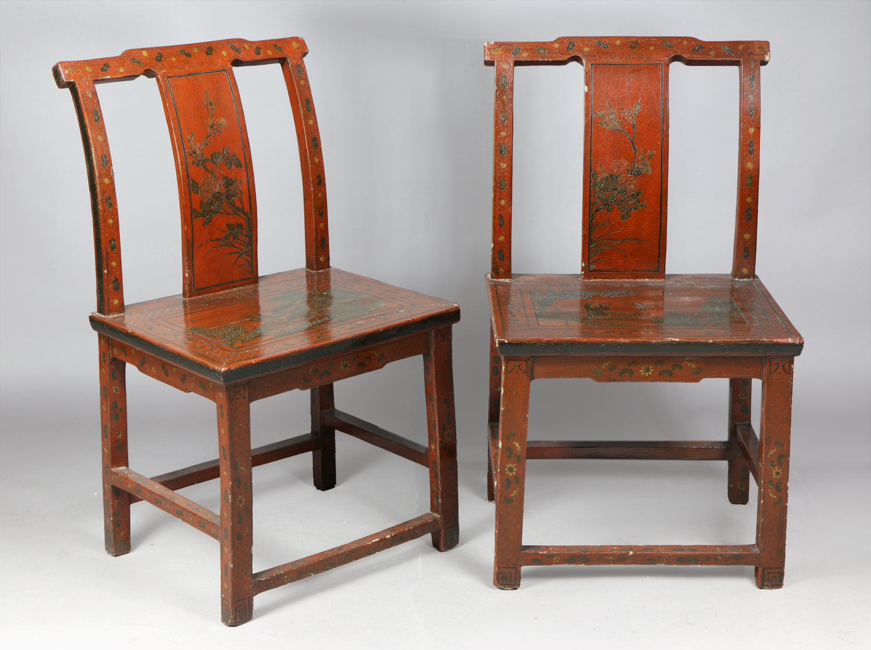 PAR DE ANTIGUAS SILLAS CHINAS DE MADERA LAQUEADA. PAR DE ANTIGUAS SILLAS CHINAS DE MADERA LAQUEADA.