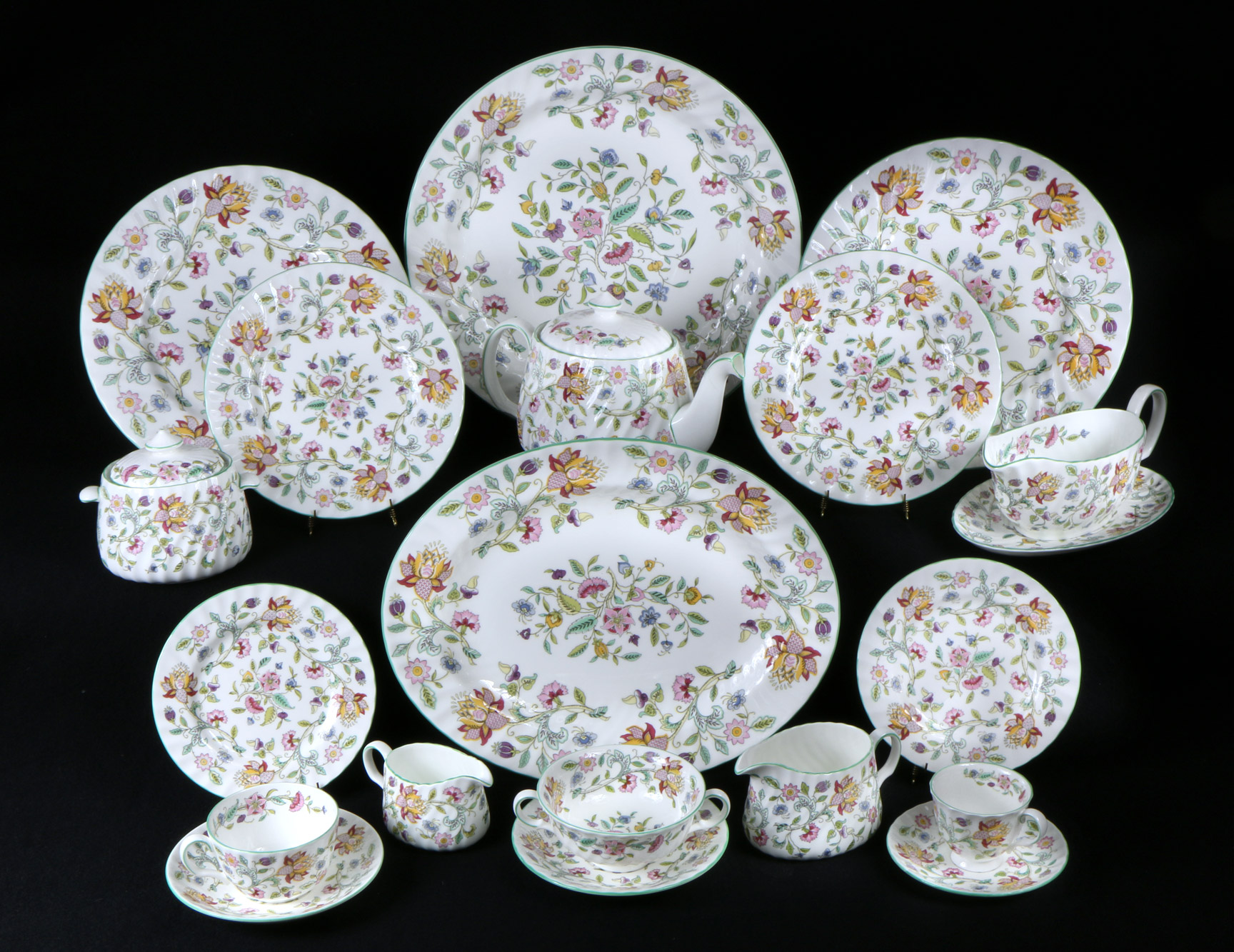  JUEGO DE PORCELANA INGLESA MINTON PARA MESA. 