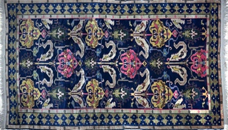 Lote 380: ANTIGUA ALFOMBRA AZERBAIYAN DE LANA TEJIDA A MANO. ANTIGUA ALFOMBRA AZERBAIYAN DE LANA TEJIDA A MANO.