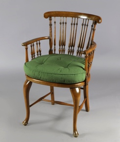 Lote 177: PEQUEÑO SILLON INGLES DE ESTILO WINDSOR.  PEQUEÑO SILLON INGLES DE ESTILO WINDSOR. 