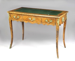 Lote 199: MESA ESCRITORIO DE ESTILO FRANCES LUIS XV. MESA ESCRITORIO DE ESTILO FRANCES LUIS XV.