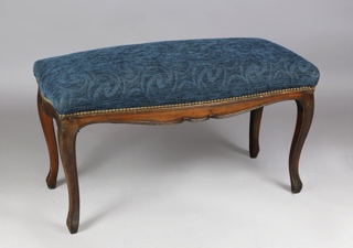 Lote 346: BANQUETA DE ESTILO FRANCES LUIS XV. BANQUETA DE ESTILO FRANCES LUIS XV.