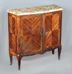 Lote 168: ANTIGUO MUEBLE DE ARRIMO FRANCES DE ESTILO TRANSICION. ANTIGUO MUEBLE DE ARRIMO FRANCES DE ESTILO TRANSICION.