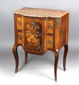 Lote 256: ANTIGUA PETIT COMODA FRANCESA DE ESTILO TRANSICION. ANTIGUA PETIT COMODA FRANCESA DE ESTILO TRANSICION.