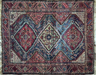 Lote 394: ALFOMBRA CAUCASICA DE LANA TEJIDA A MANO. ALFOMBRA CAUCASICA DE LANA TEJIDA A MANO.