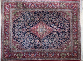 Lote 364: IMPORTANTE ALFOMBRA PERSA TABRIS DE LANA TEJIDA A MANO.  IMPORTANTE ALFOMBRA PERSA TABRIS DE LANA TEJIDA A MANO. 