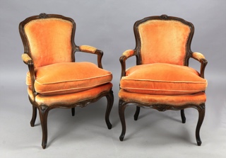 Lote 290: PAR DE SILLONES DE ESTILO FRANCES LUIS XV. PAR DE SILLONES DE ESTILO FRANCES LUIS XV.