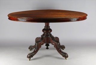 Lote 359: MESA TILT TOP INGLESA DE FORMA OVAL PARA CENTRO.  MESA TILT TOP INGLESA DE FORMA OVAL PARA CENTRO. 