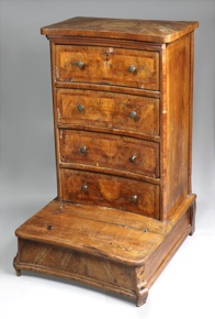 Lote 320: ANTIGUO RECLINATORIO FRANCES DEL SIGLO XVIII.  ANTIGUO RECLINATORIO FRANCES DEL SIGLO XVIII. 