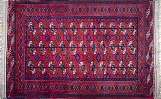 Lote 391: PEQUEÑA ALFOMBRA RUSA BOUCKARA DE LANA TEJIDA A MANO.  PEQUEÑA ALFOMBRA RUSA BOUCKARA DE LANA TEJIDA A MANO. 