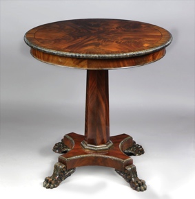 Lote 231: PEQUEÑA MESA CIRCULAR DE ESTILO INGLES REGENCY.  PEQUEÑA MESA CIRCULAR DE ESTILO INGLES REGENCY. 