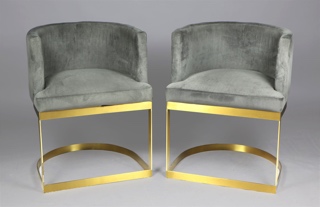 Lote 232: TRES BUTACAS CURVAS DE LINEA MODERNA. TRES BUTACAS CURVAS DE LINEA MODERNA.