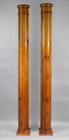 Lote 195: PAR DE GRANDES COLUMNAS INGLESAS DE FORMA CILINDRICA. PAR DE GRANDES COLUMNAS INGLESAS DE FORMA CILINDRICA.