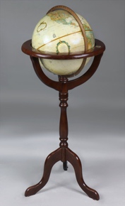 Lote 297: MAPAMUNDI CON ARMAZON DE ESTILO INGLES. MAPAMUNDI CON ARMAZON DE ESTILO INGLES.