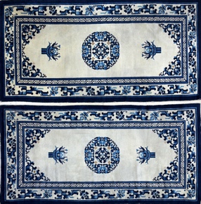 Lote 392: PAR DE ALFOMBRAS CHINAS DE LANA TEJIDA A MANO. PAR DE ALFOMBRAS CHINAS DE LANA TEJIDA A MANO.