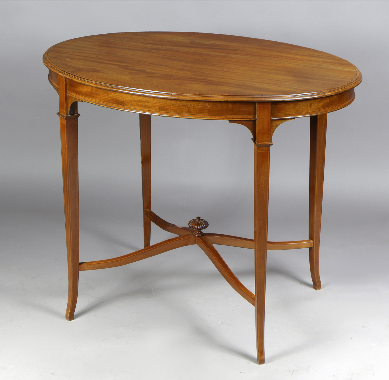 MESA OVAL INGLESA DE ESTILO EDUARDIANO PARA CENTRO. 