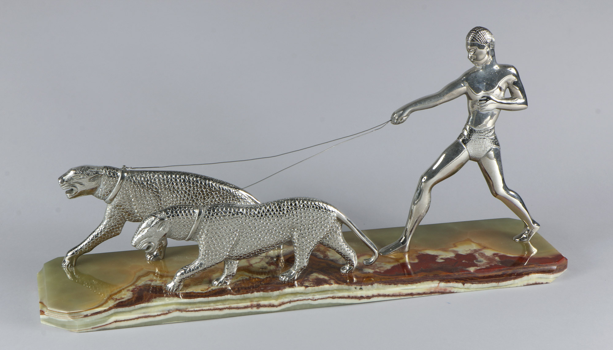 'CAZADOR CON FELINOS' 'CAZADOR CON FELINOS'