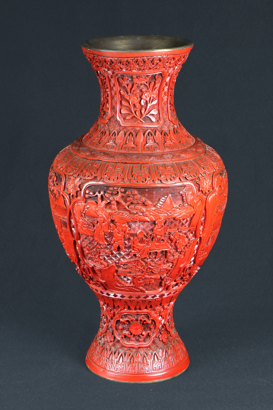  ANTIGUO VASO CHINO DE LACA ROJA TALLADA. 