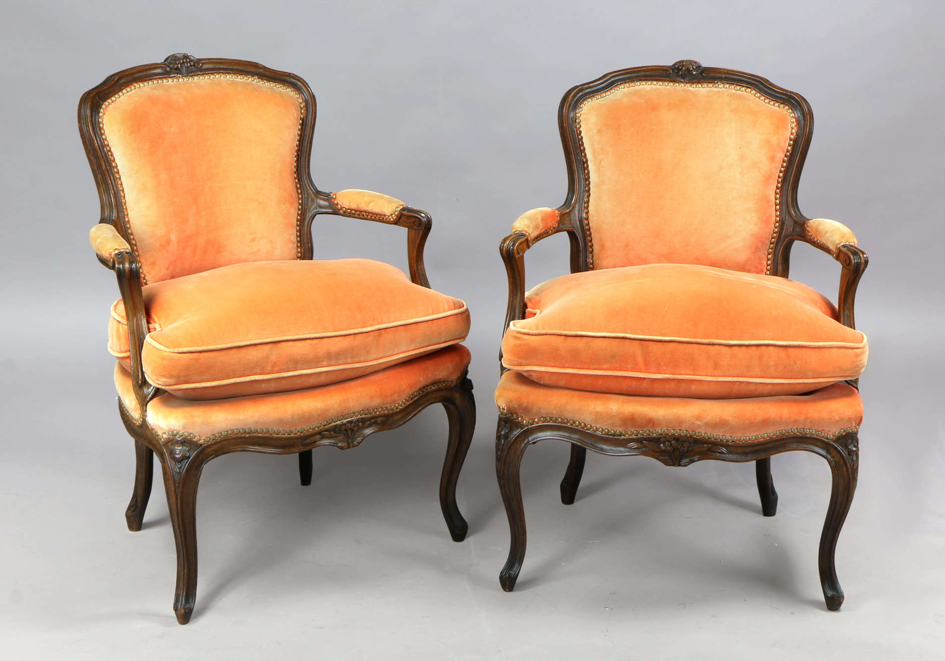  PAR DE SILLONES DE ESTILO FRANCES LUIS XV.