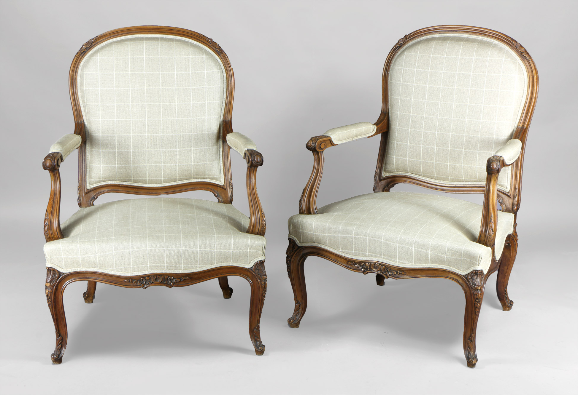  PAR DE SILLONES DE ESTILO FRANCES REGENCE. 