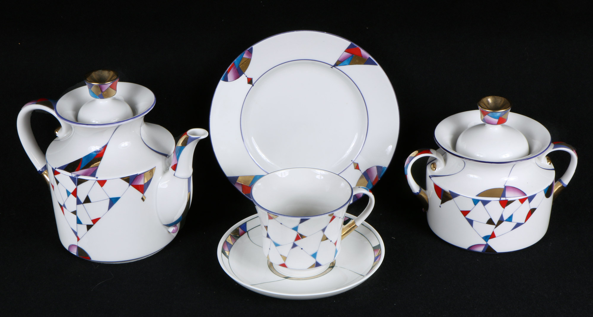  CONJUNTO DE PORCELANA RUSA PARA TE. 