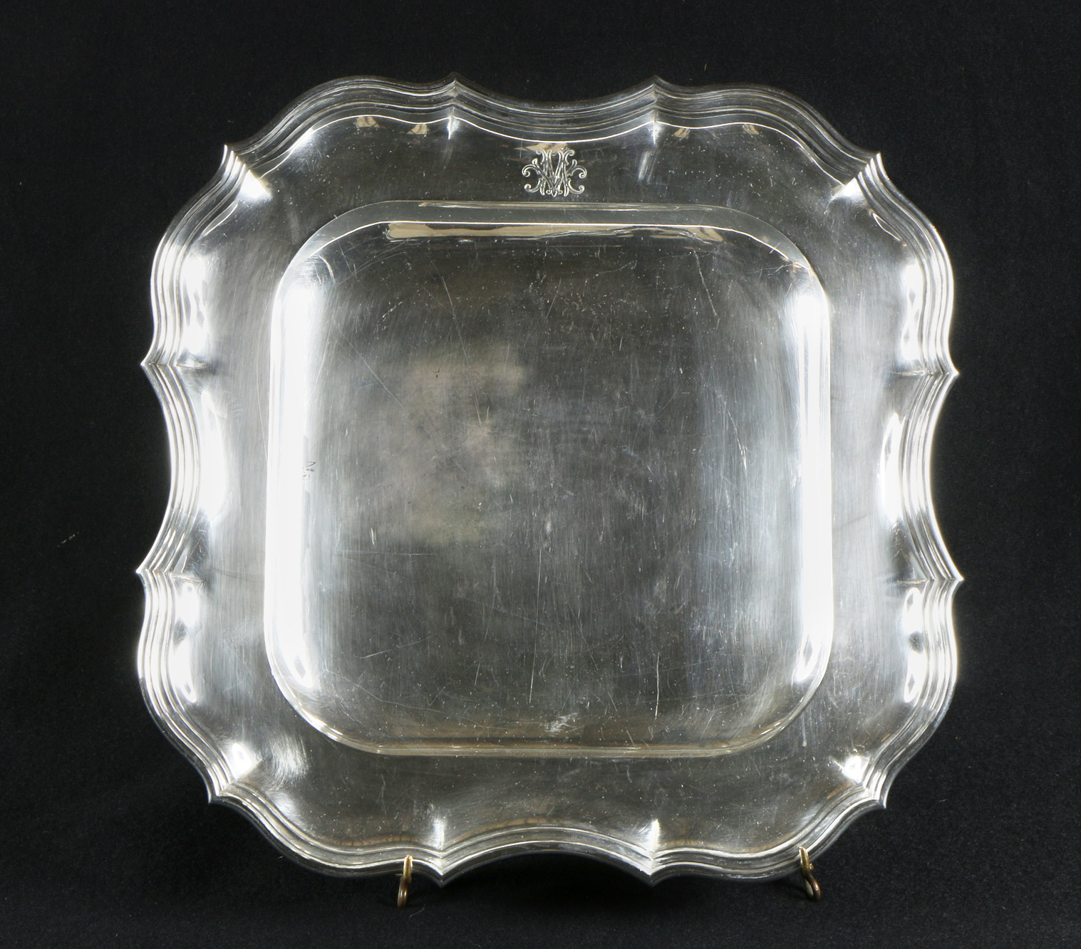  FUENTE CUADRANGULAR DE PLATA FRANCESA SELLADA. 