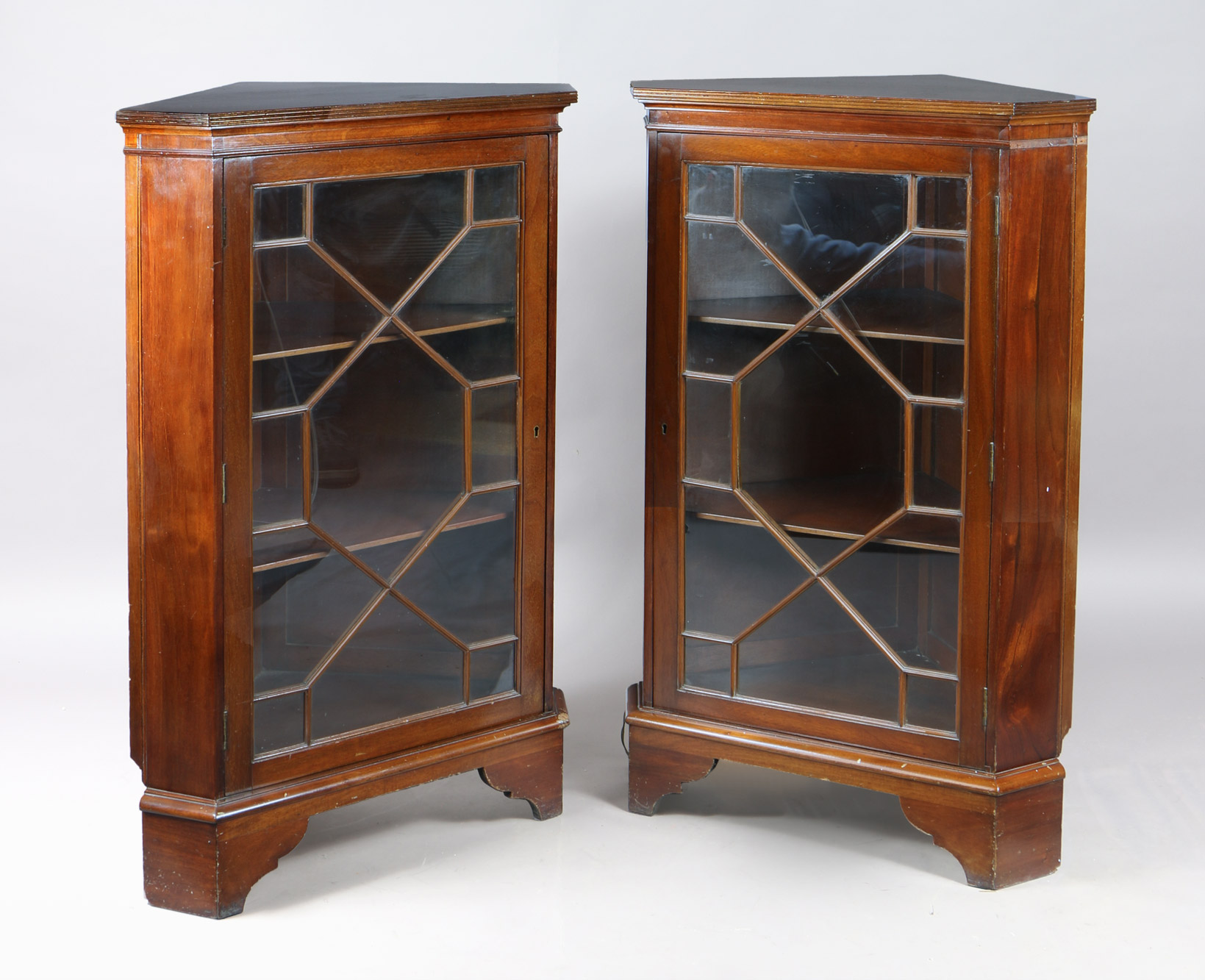  PAR DE MUEBLES RINCONEROS INGLESES.