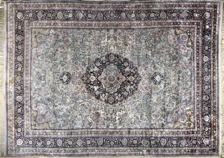 Lote 401: GRAN ALFOMBRA PERSA TABRIS DE LANA TEJIDA A MANO.  GRAN ALFOMBRA PERSA TABRIS DE LANA TEJIDA A MANO. 