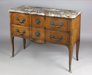 Lote 214: COMODA FRANCESA DE ESTILO LUIS XV. COMODA FRANCESA DE ESTILO LUIS XV.
