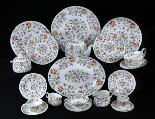 Lote 443: JUEGO DE PORCELANA INGLESA MINTON PARA MESA. JUEGO DE PORCELANA INGLESA MINTON PARA MESA.
