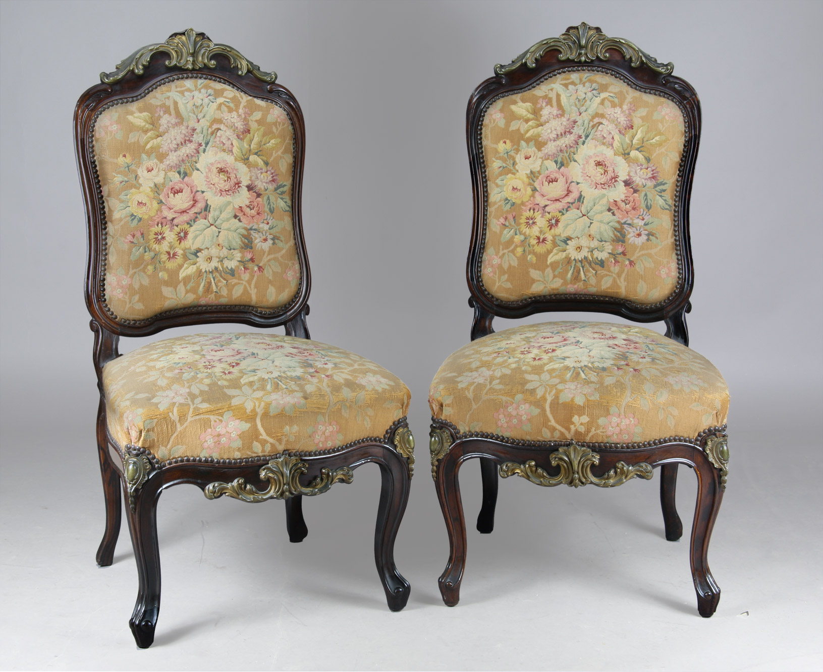  PAR DE SILLAS INGLESAS DE EPOCA VICTORIANA.