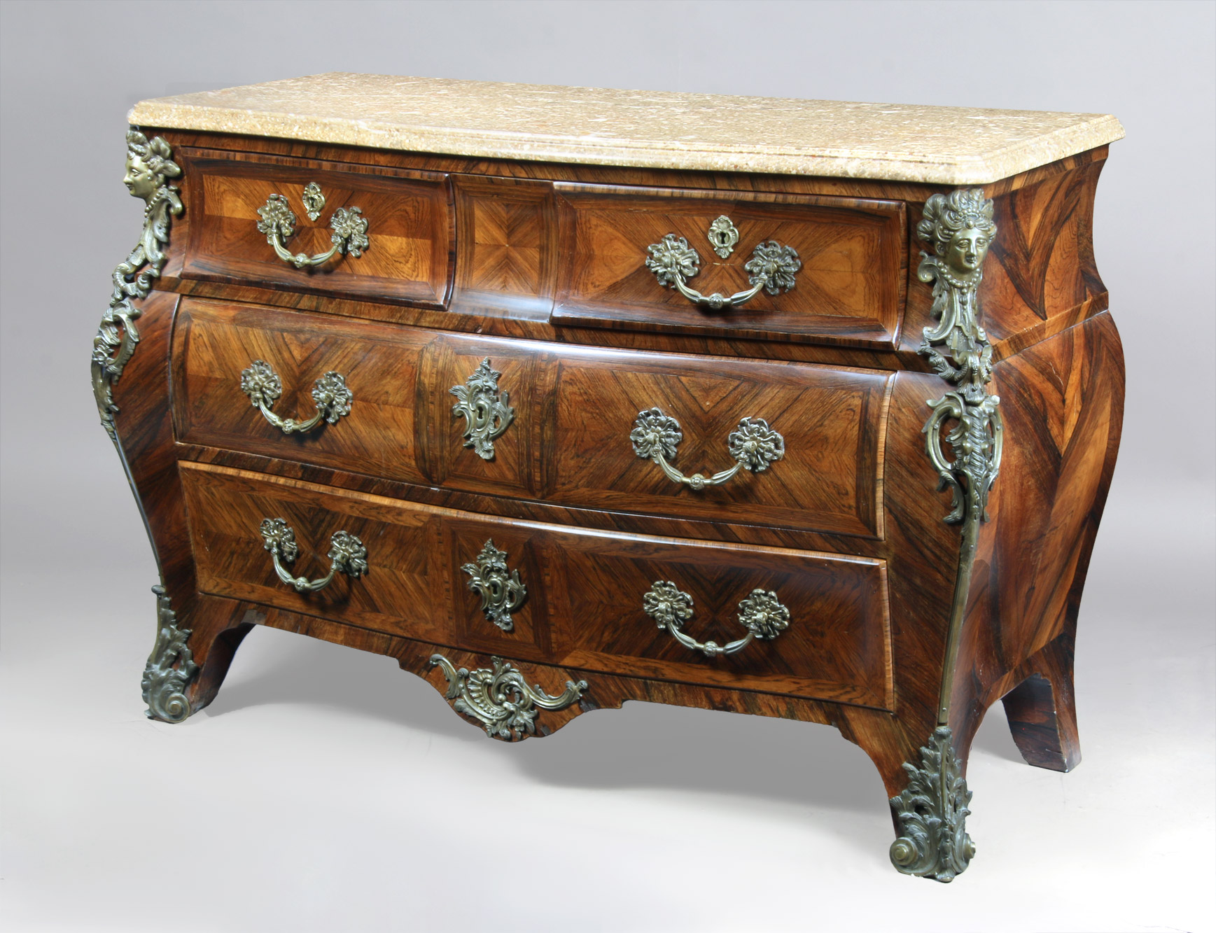  COMODA DE ESTILO FRANCES REGENCE. 