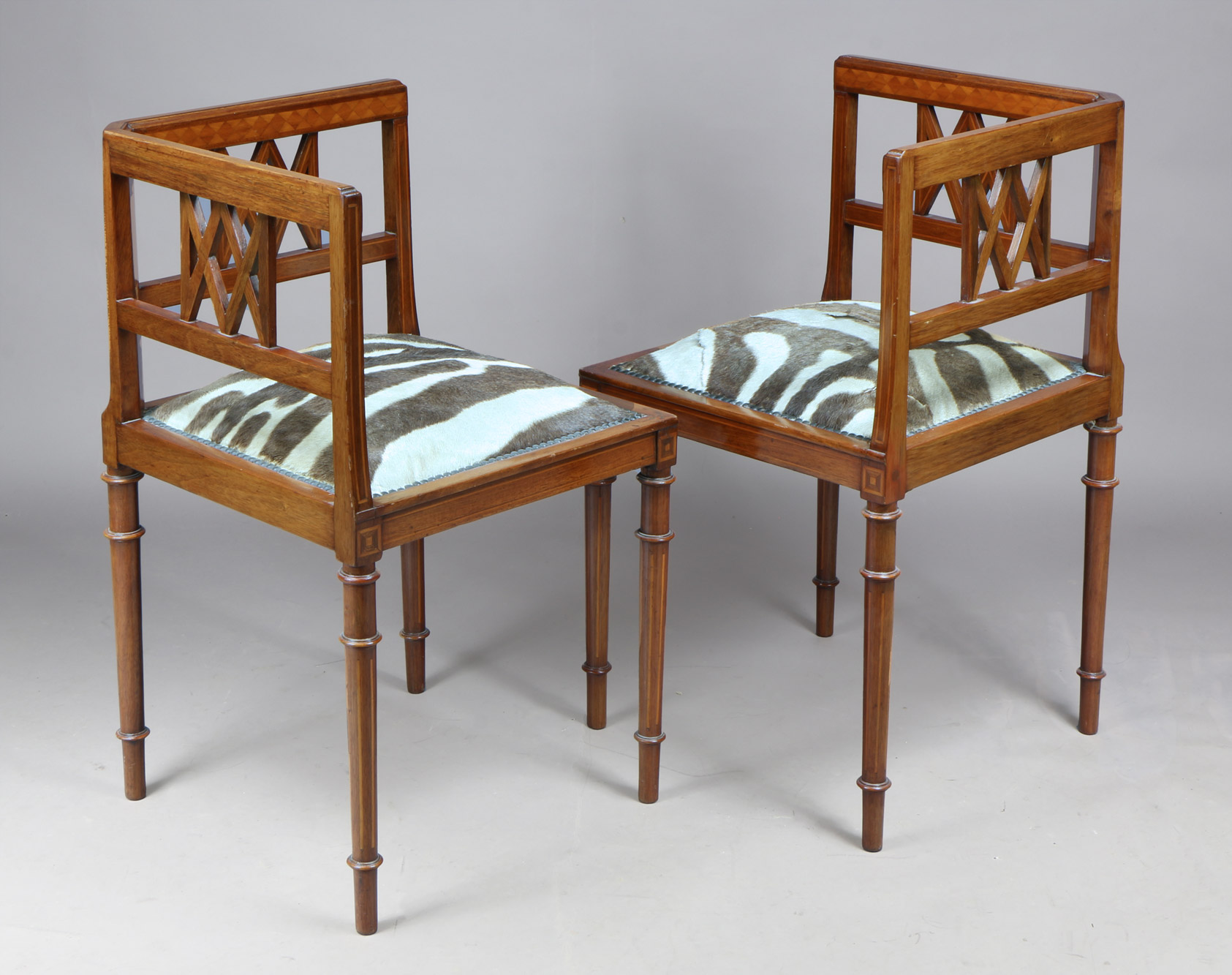  PAR DE SILLAS RINCONERAS INGLESAS EDUARDIANAS.