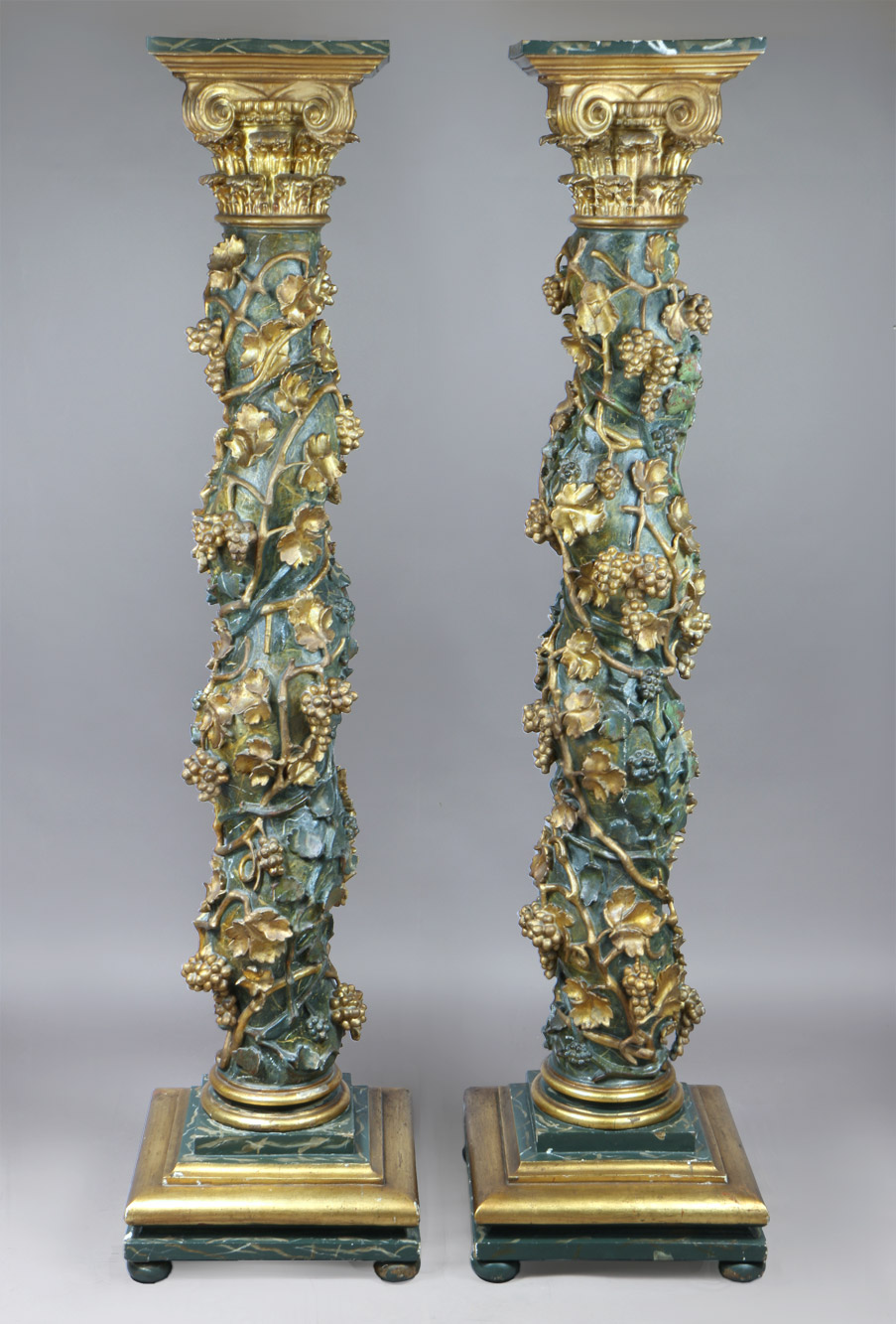  PAR DE ANTIGUAS COLUMNAS SALOMONICAS DE MADERA TALLADA.