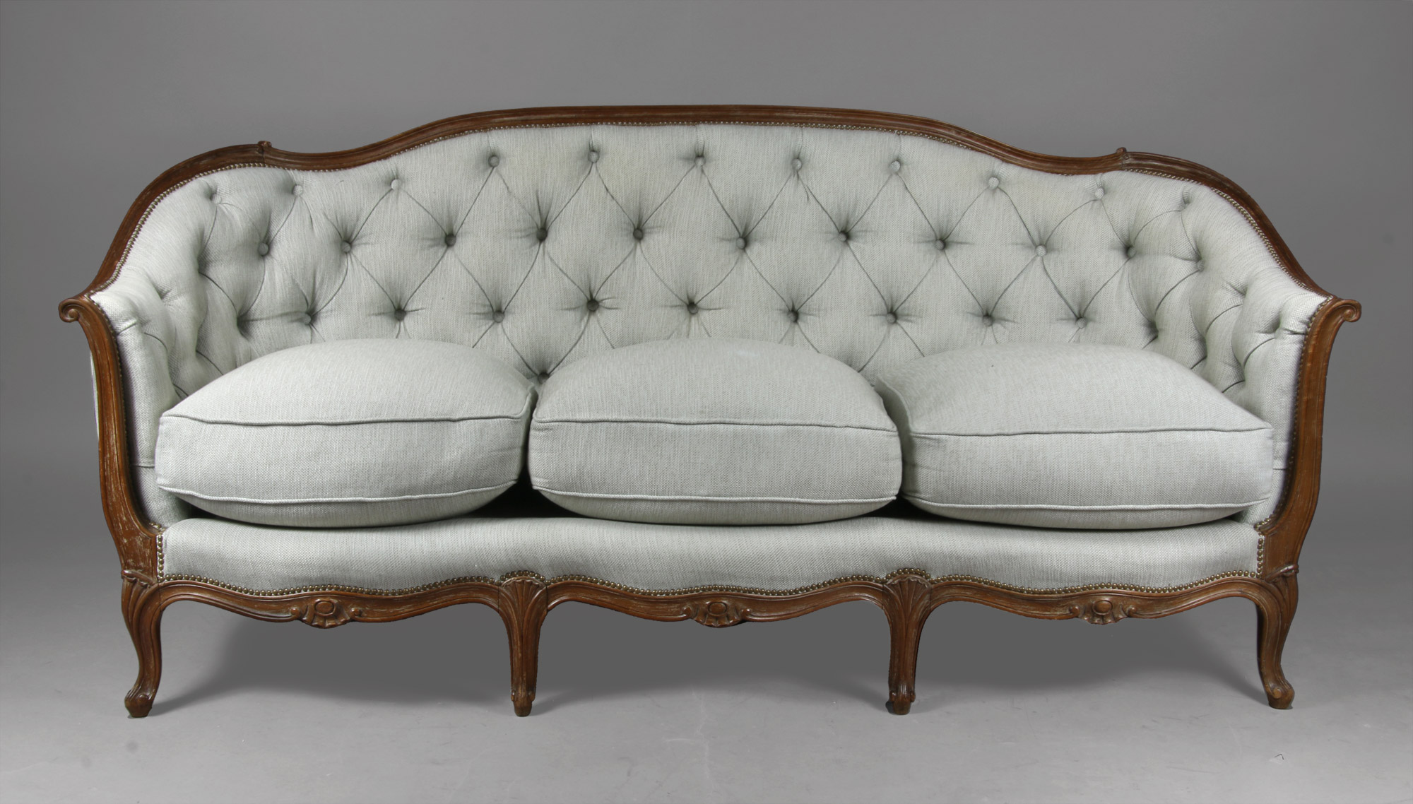  SOFA DE ESTILO FRANCES LUIS XV PARA TRES CUERPOS.