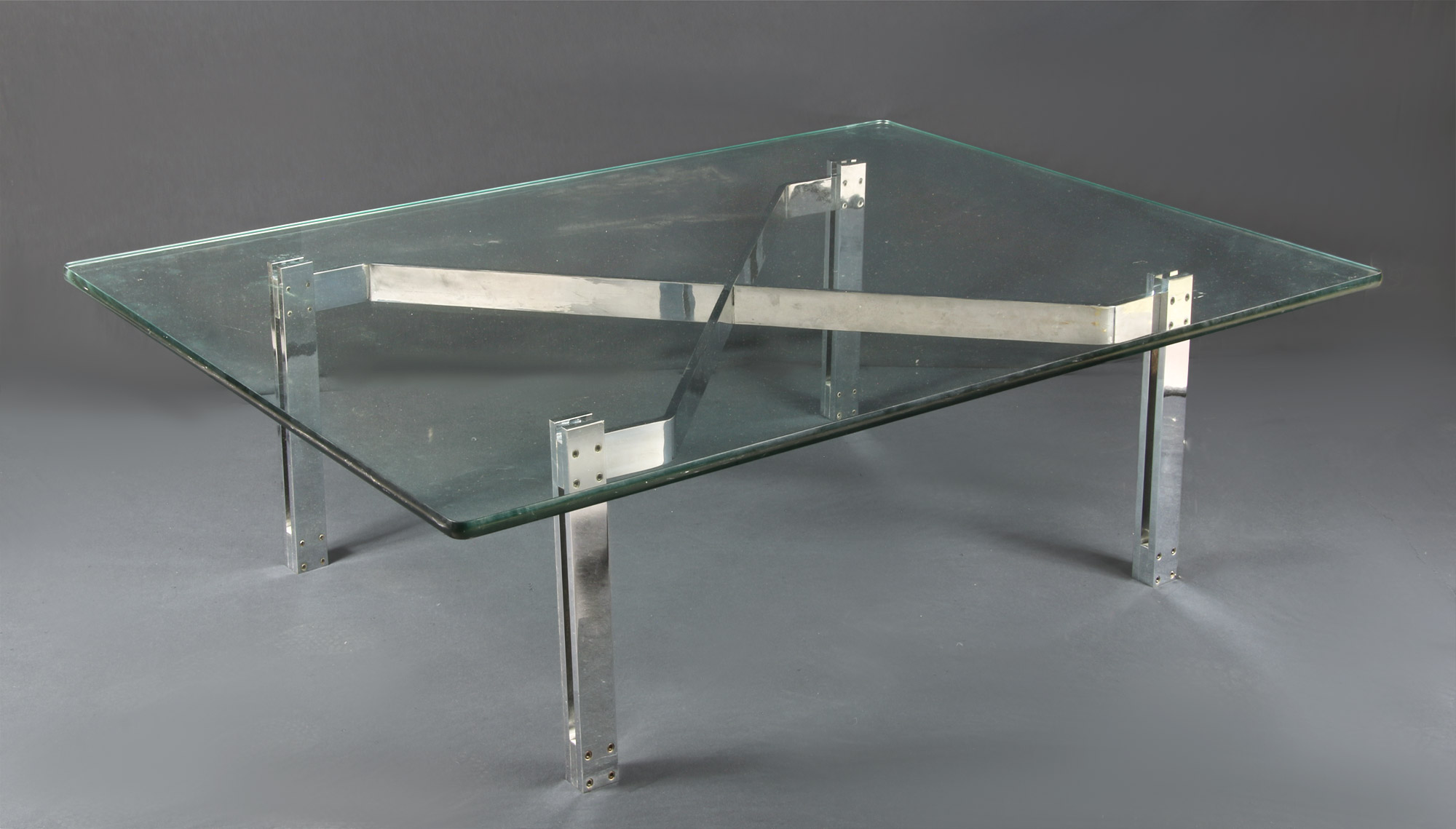  MESA BAJA RECTANGULAR DE LINEA MODERNA PARA CENTRO.