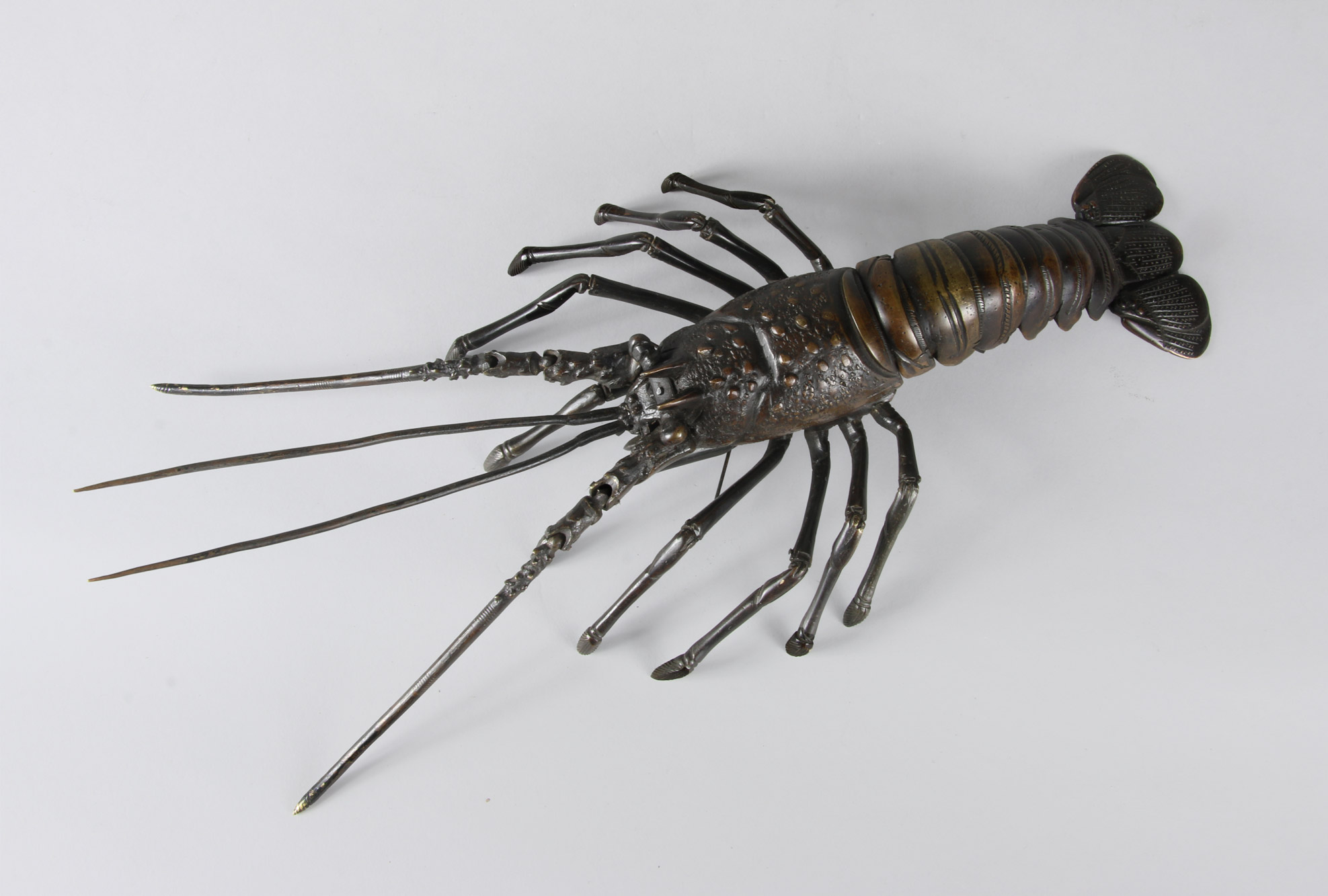  ANTIGUA FIGURA 'LANGOSTA' JAPONESA DE BRONCE PATINADO.