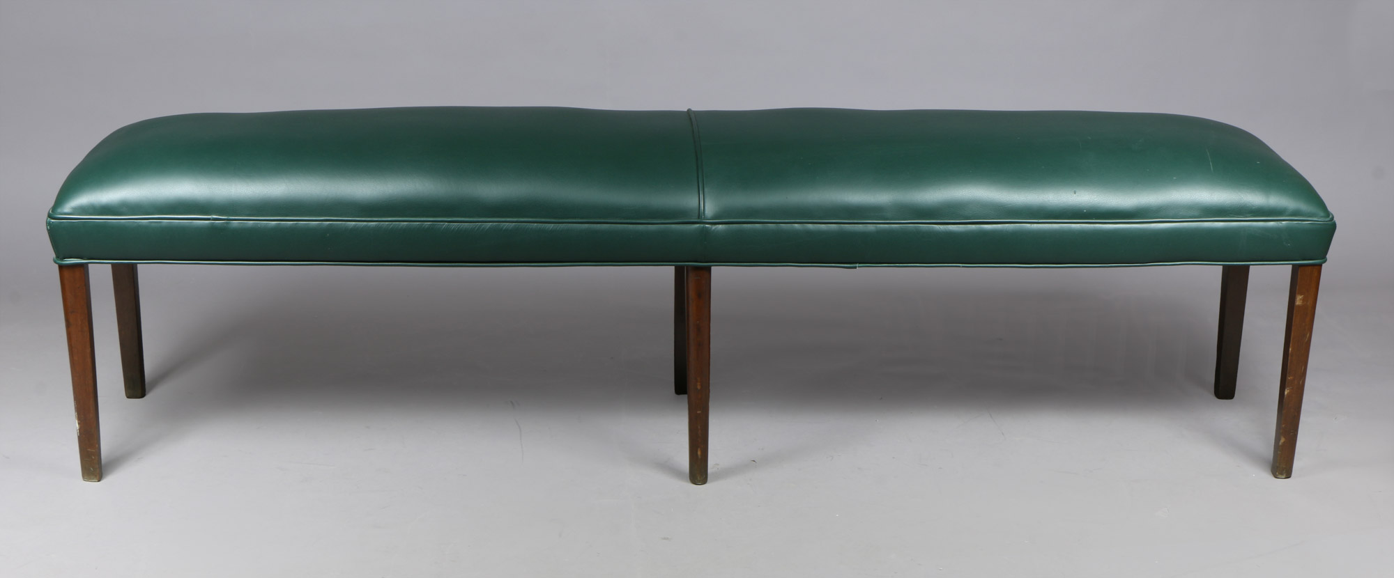  PAR DE BANQUETAS ALARGADAS DE LINEA MODERNA. 