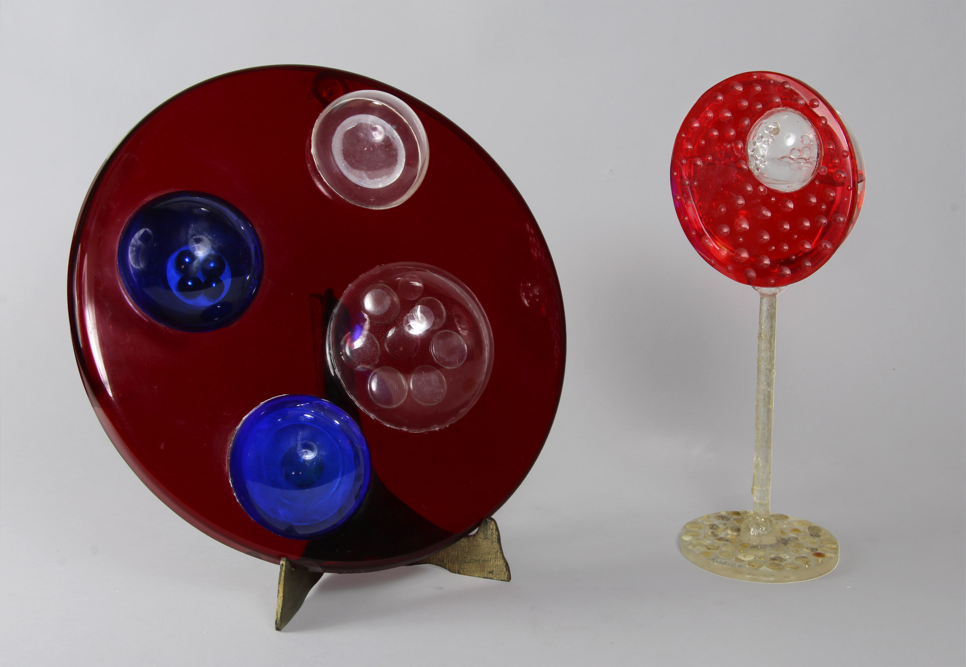 Lotes 859 y 860: 
																		KOSICE, Gyula: 'ESFERA LUNAR'
																		KOSICE, Gyula: 'MEDIA ESFERA HIDRAULICA'