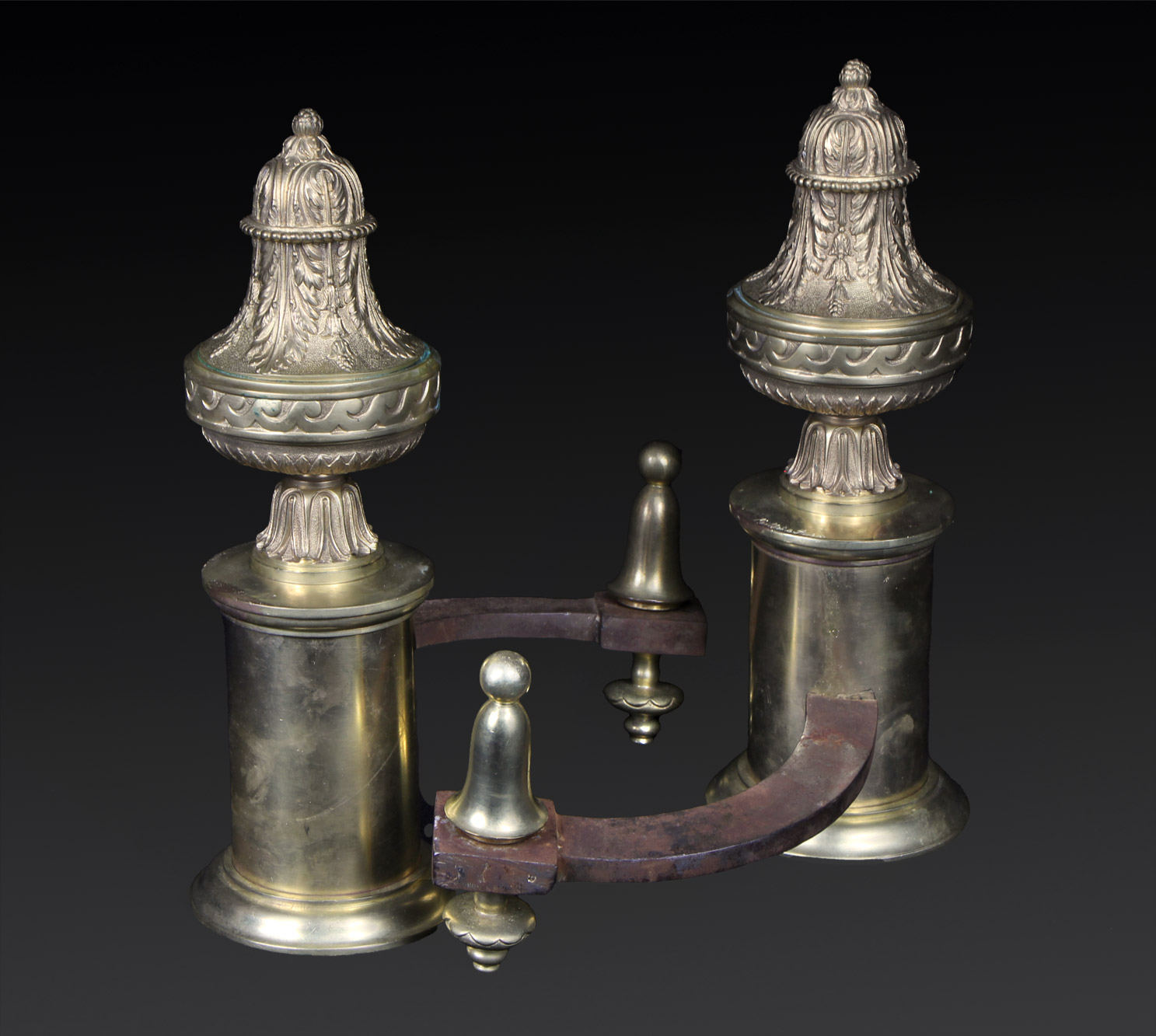  PAR DE CHENETS FRANCESES DE BRONCE DORADO. 