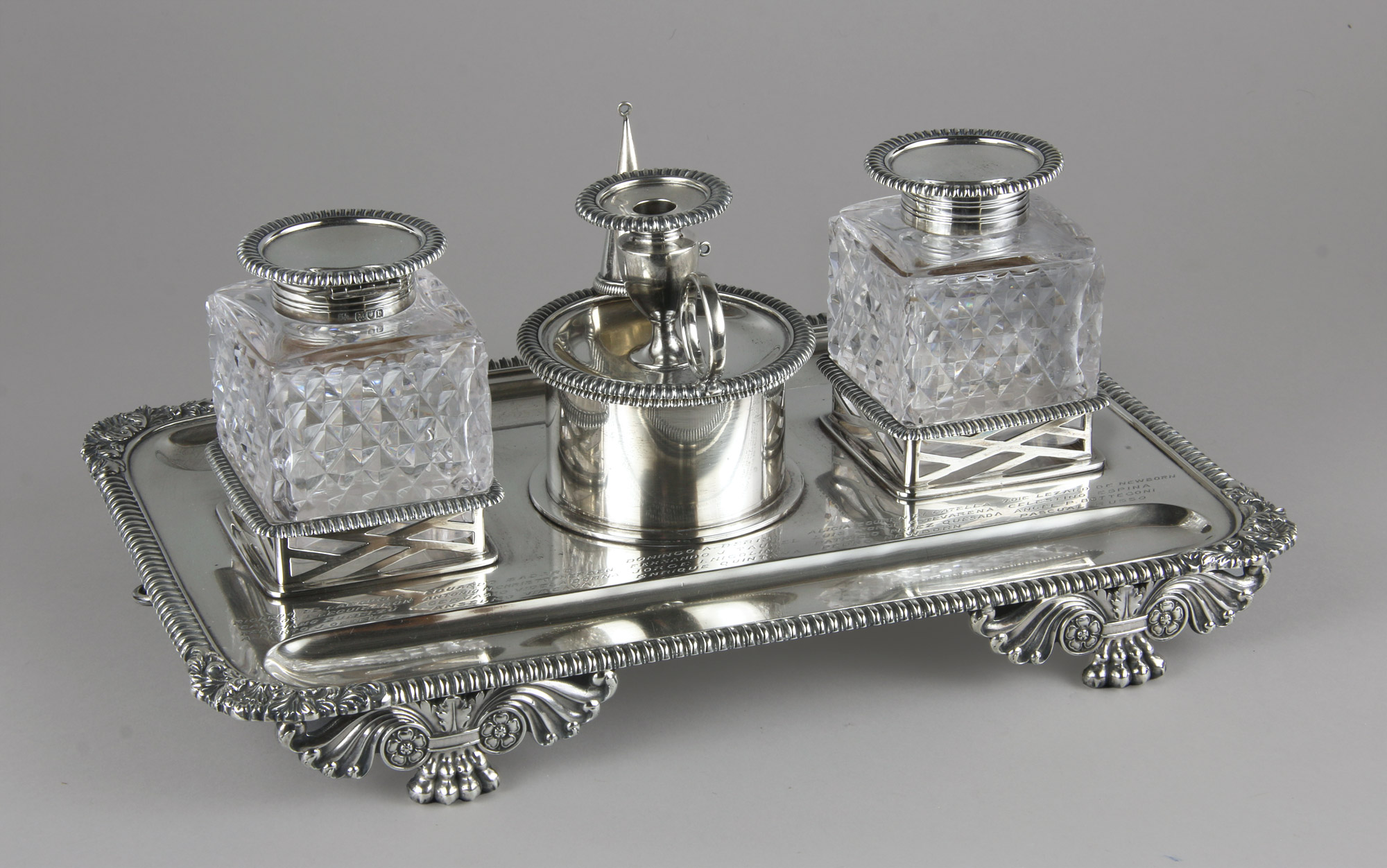  TINTERO CONMEMORATIVO DE PLATA INGLESA SELLADA.