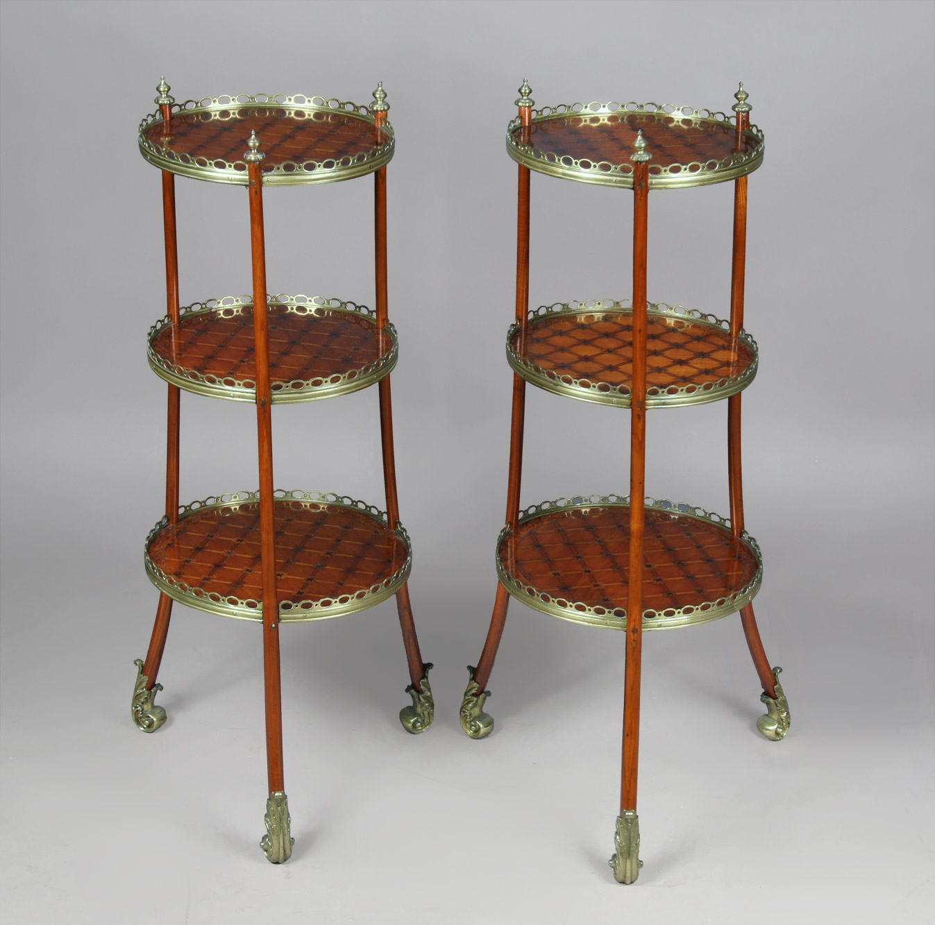  PAR DE MESAS 'ETAGERE' DE ESTILO FRANCES LOUIS PHILIPPE.