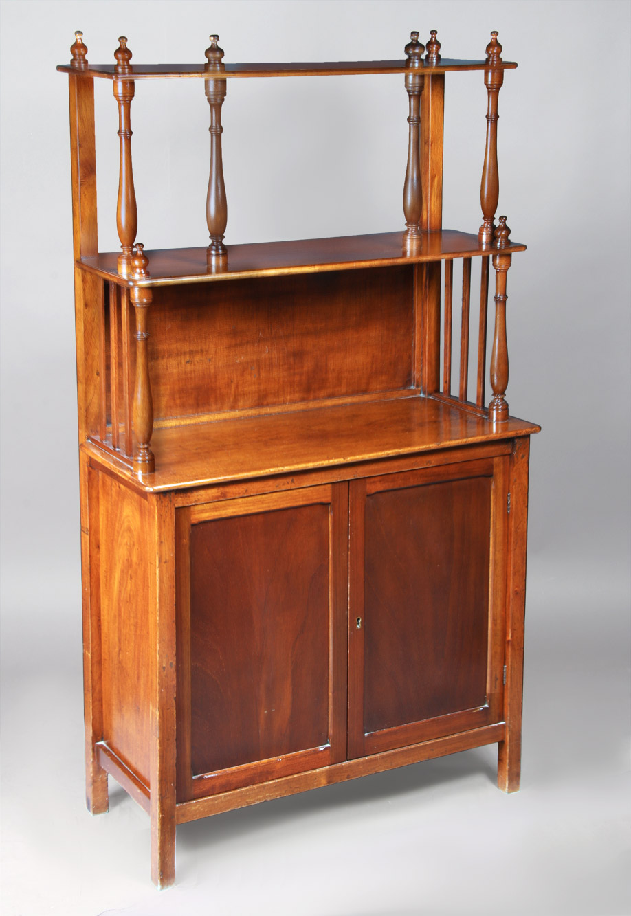  PEQUEÑO MUEBLE BIBLIOTECA DE ESTILO INGLES VICTORIANO.