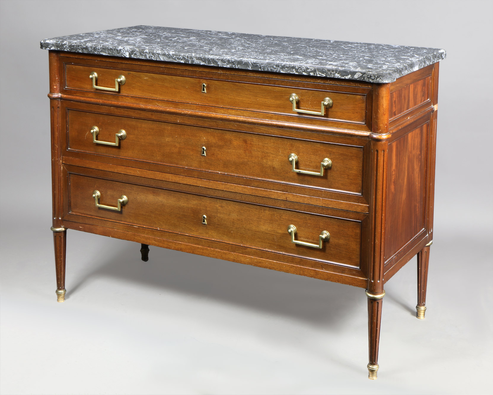  COMODA DE ESTILO FRANCES LUIS XVI DE LA CASA JANSEN.