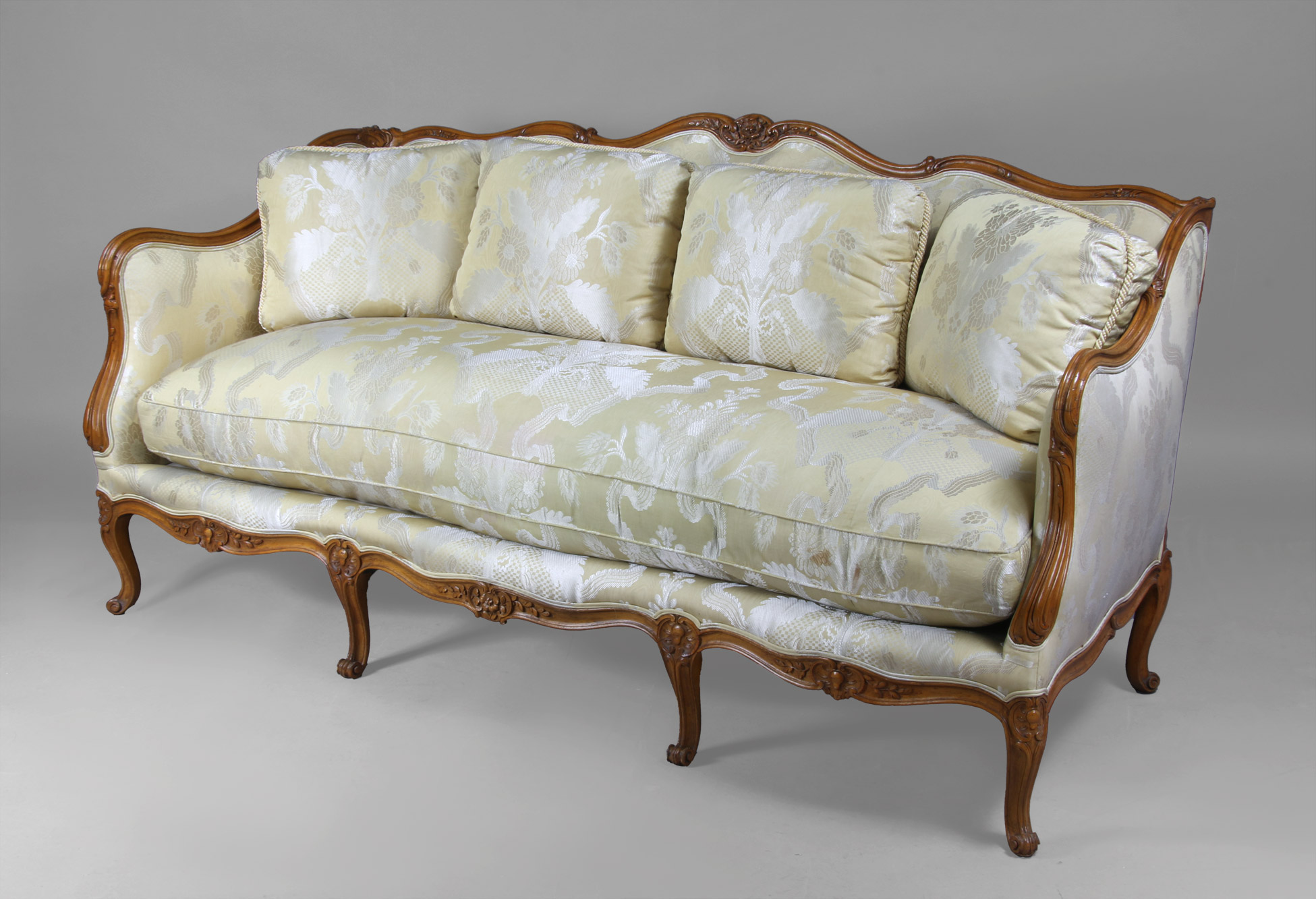  SOFA FRANCES DE ESTILO LUIS XV PARA TRES CUERPOS.