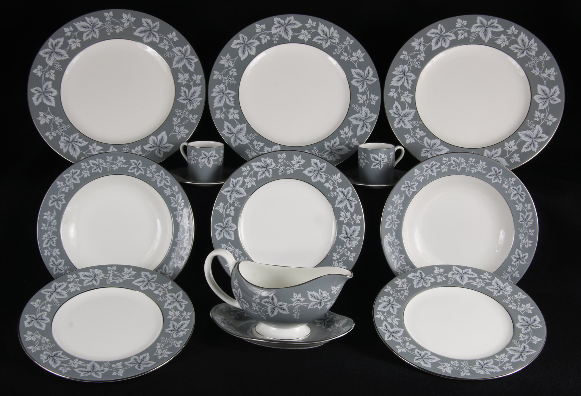  JUEGO DE PORCELANA INGLESA WEDGWOOD PARA MESA.