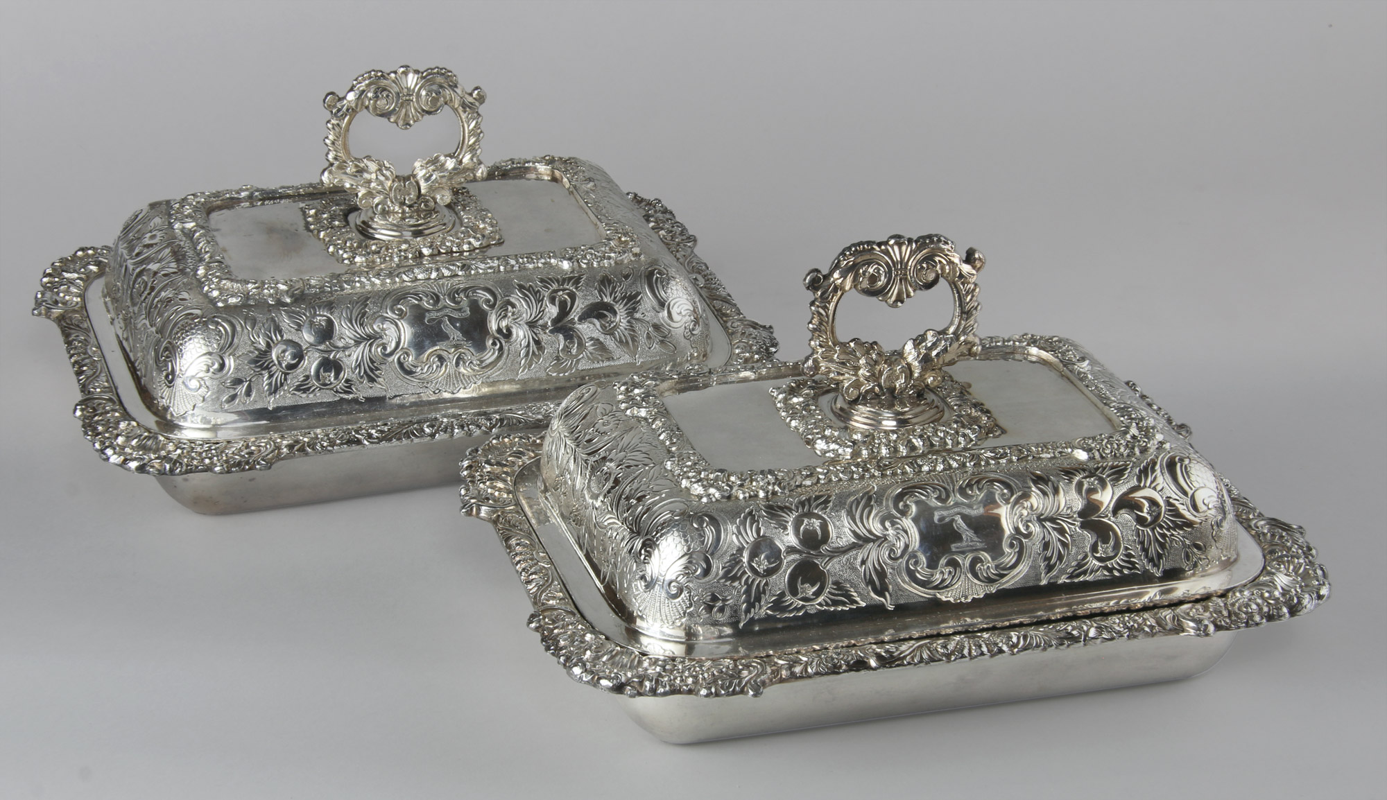  PAR DE ANTIGUAS GUISERAS INGLESAS OLD SHEFFIELD CON TAPA. 